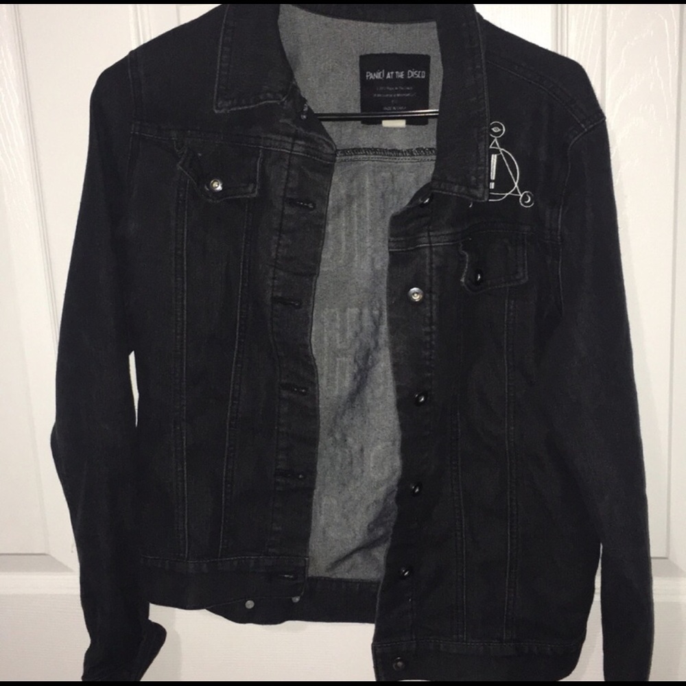 panic at the disco tee jacket :D